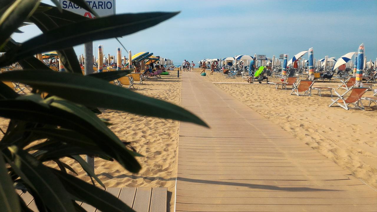 Aparthotel Pineda Bibione Exteriör bild