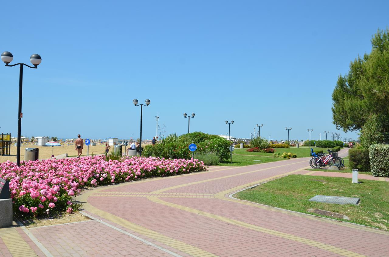 Aparthotel Pineda Bibione Exteriör bild